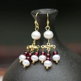 Dangle Earrings: Pearly