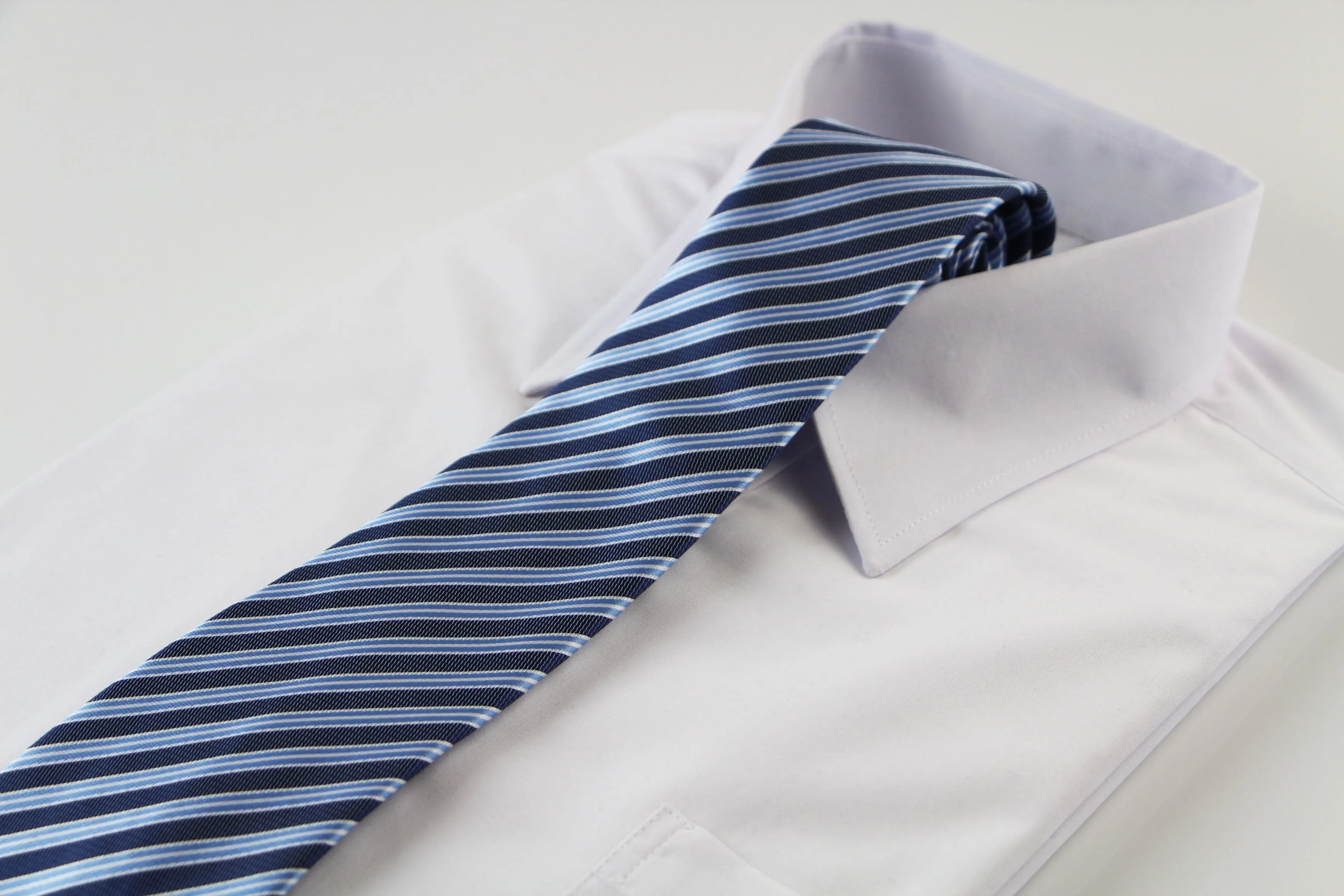 Mens Navy, Light Blue & White Striped Patterned 8cm Neck Tie